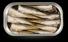 Charger l&#39;image dans la galerie, Petites sardines &quot;Sardinillas&quot; à l&#39;huile 16/22 pièces